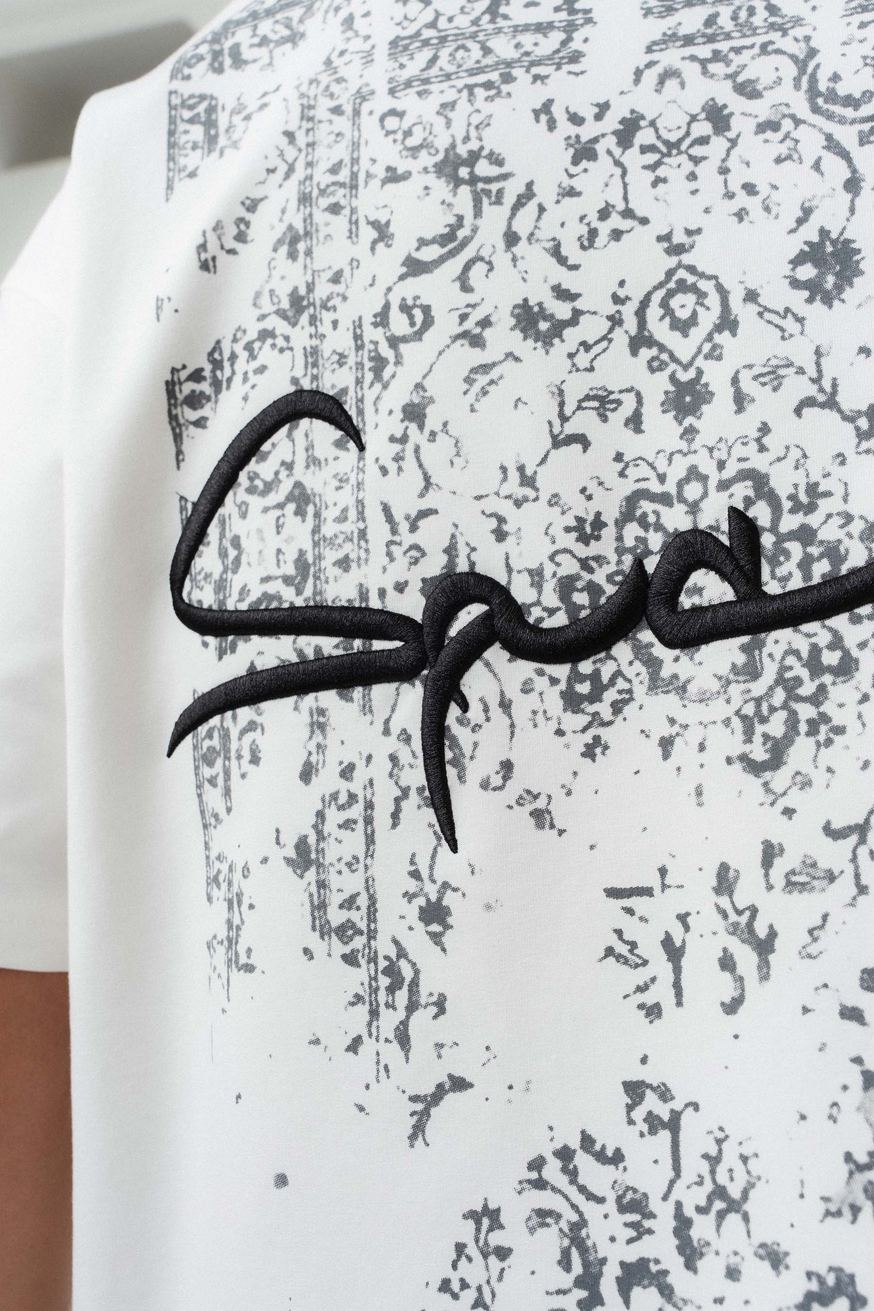 Space Etnik Desen Nakış Detaylı Beyaz Oversize Baskılı T-Shirt