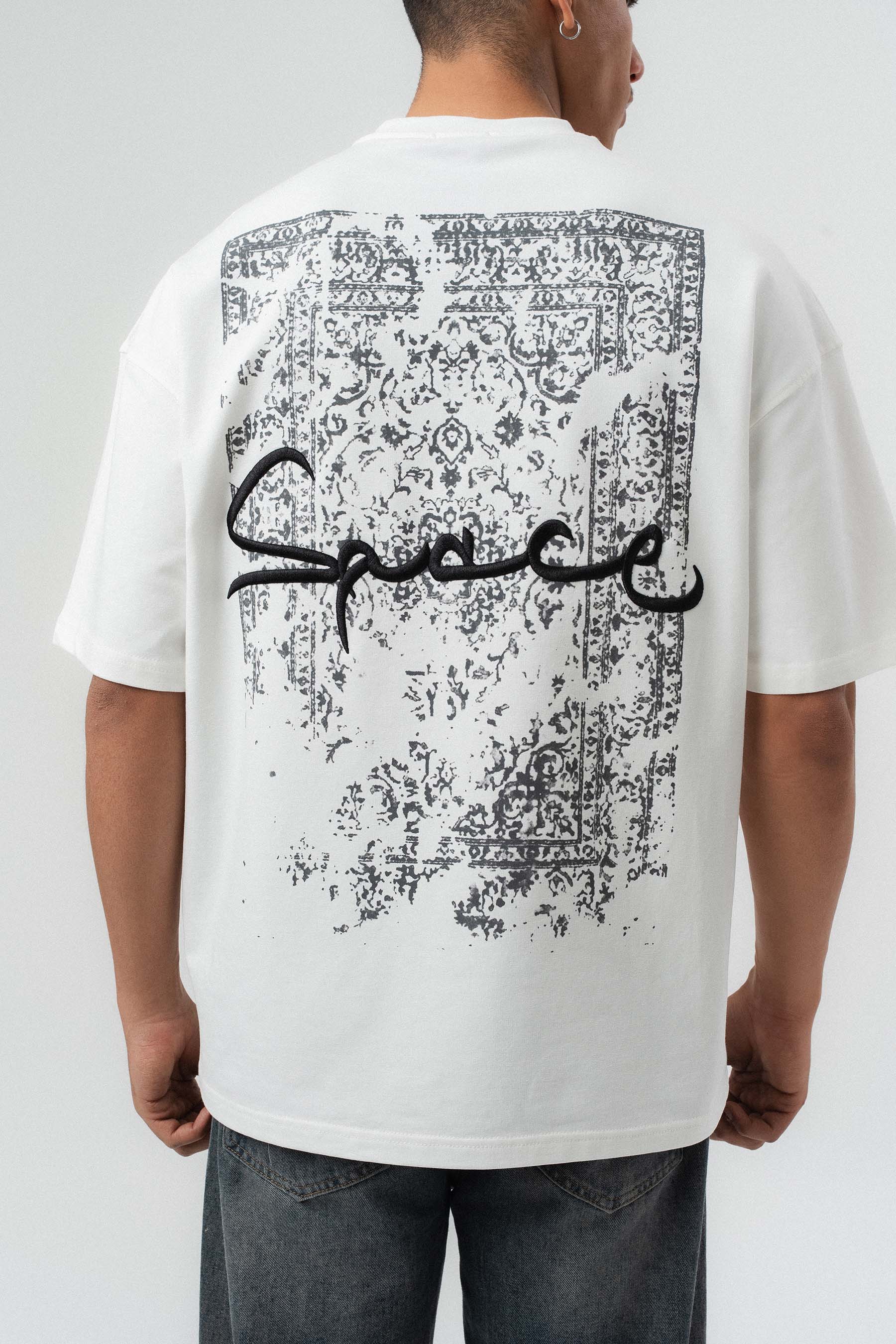 Space Etnik Desen Nakış Detaylı Beyaz Oversize Baskılı T-Shirt